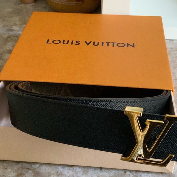Authentic Louis Vuitton Initialed 30 MM. Reversible Belt. Size 85 - Picture 6 of 9